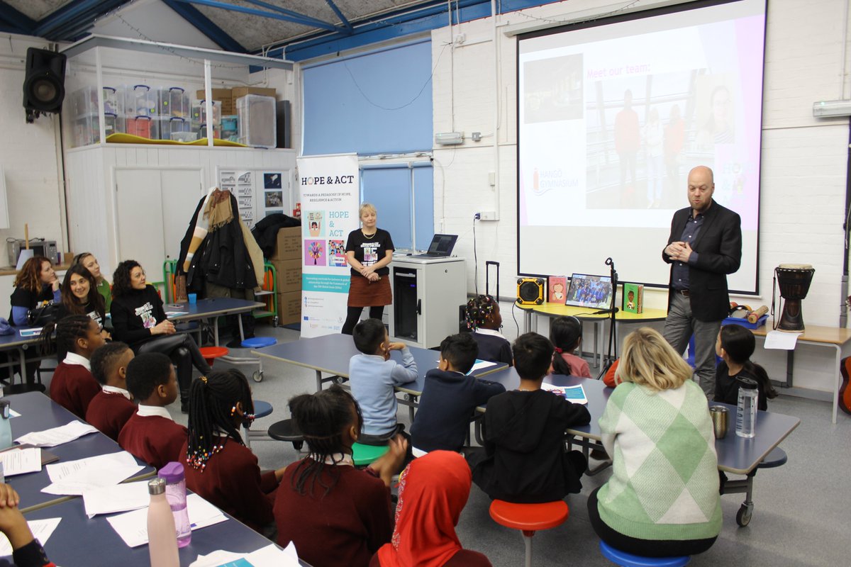 ElizabethSelbySchool tweet media