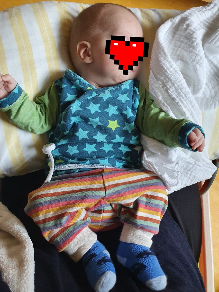 Gerade festgestellt, dass der Kleine ein tolles Outfit an hat. Nach 4 ⭐⭐⭐⭐ unser 🌈-Baby!
 #sternenkind #sternenkinder #sternenmama #regenbogenbaby #kiwu #Gerinnungsstörung #Antiphospholipidsyndrom #aps