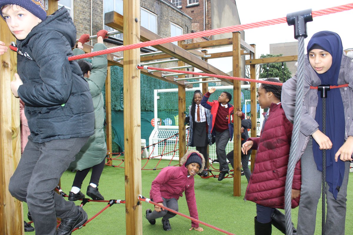 ElizabethSelbySchool tweet media