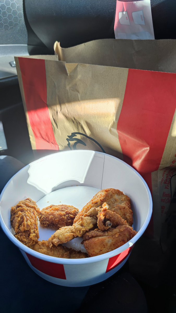 0x7Jayc's tweet image. Waited 20mins and in the end I get this SmallOne from @KFC_UKI  #Mightyone #SmallOne #KFC