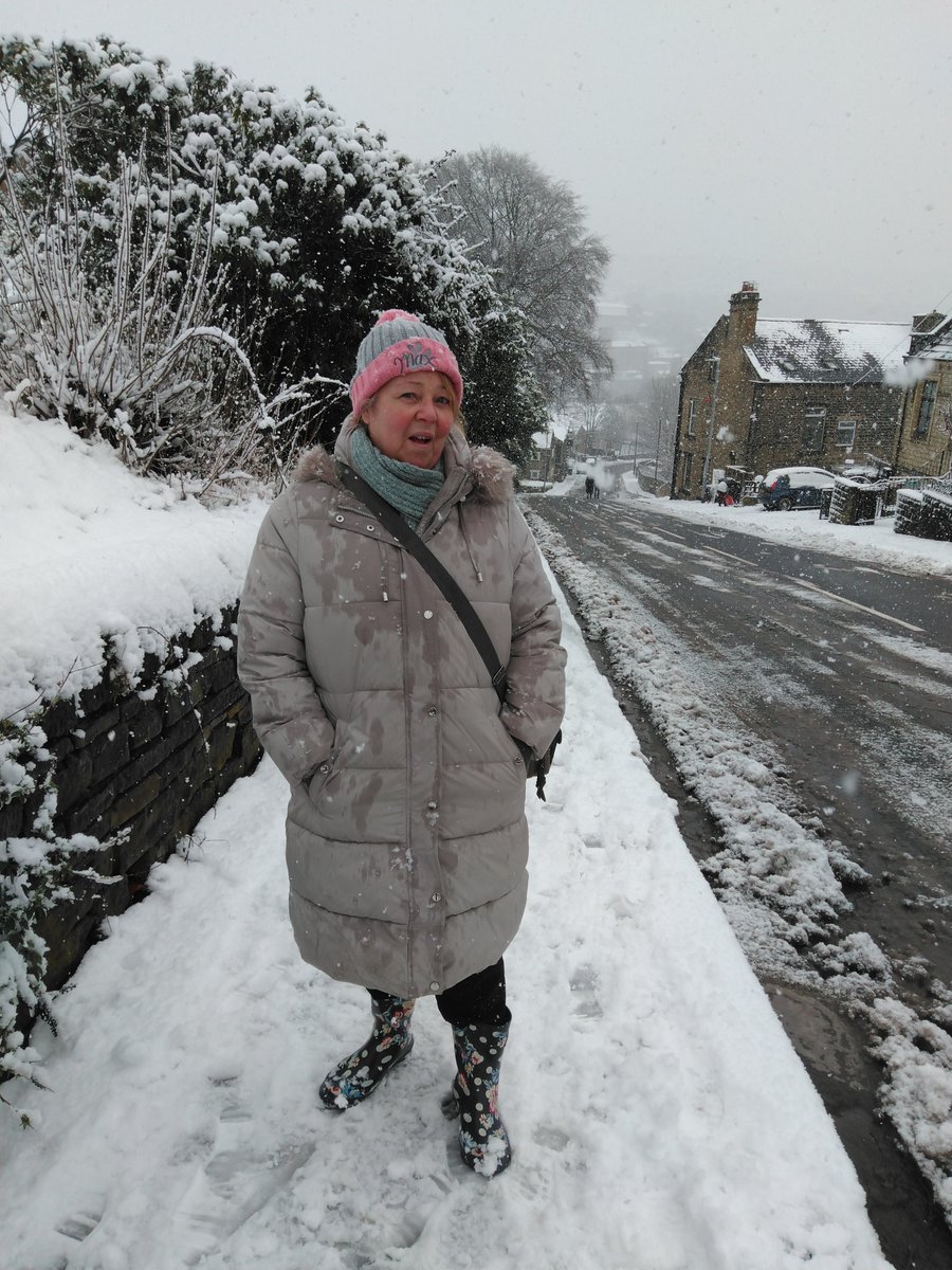 CHFTNHS's tweet photo. Some more of our community heroes, gasping up Quarry Hill!
Pictured are Community Staff Nurses, Leanne Jones and Melanie Holmes, Palliative Care Team Lead, Jane Bargh, and District Nurse, Tracey O'Keefe.
You're all amazing! #SnowShoutOut https://t.co/hKq12w974o