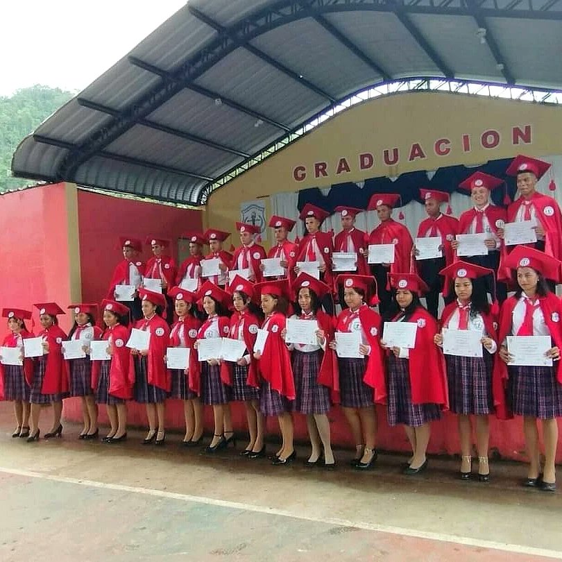 PedroGraciaCh's tweet image. Felicitaciones a los 30 nuevos Bachilleres graduados por la UE República de Cuba en la #ParroquiaCube dentro de ellos 3 de la nacionalidad #Chachi con mucha alegría, auguro muchos éxitos en sus vidas para servir a nuestras comunidades. 

#pedrograciacheme
#vocaliacube
#EquipoCube