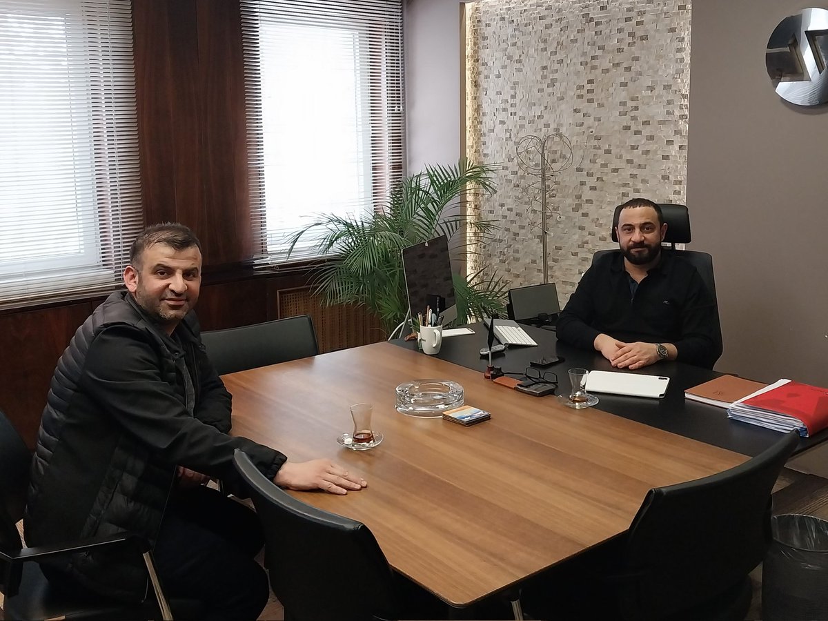 Van Hilton Oteli ve Akay Şirketler Grubu Yönetim Kurulu Başkanı Müvekkilim aynı zamanda aile dostumuz İş adamı Sayın Umut Akay ile Ankara Gölbaşı'nda bulunan şirket merkezinde bir araya geldik. Sıcak Misafirperverliği için kendisine şükranlarımı sunuyorum.