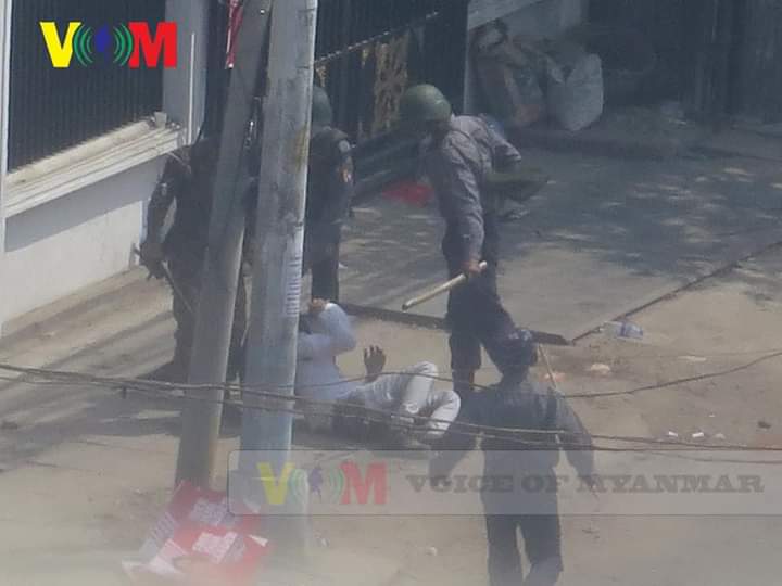 MyanmarWitness's tweet photo. 2 Years on...

Myanmar Witness verified footage of events in both Yangon and Mandalay which show individuals being beaten repeatedly by men wearing police and military uniforms. 

Read More
https://t.co/ukO6rg2j8F

#Myanmar 
#WhatsHappeningInMyanmar https://t.co/p7QFeeIvYX