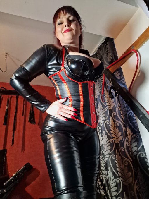 The place where I feel best ...my BDSM studio https://t.co/Bat75nZAiI