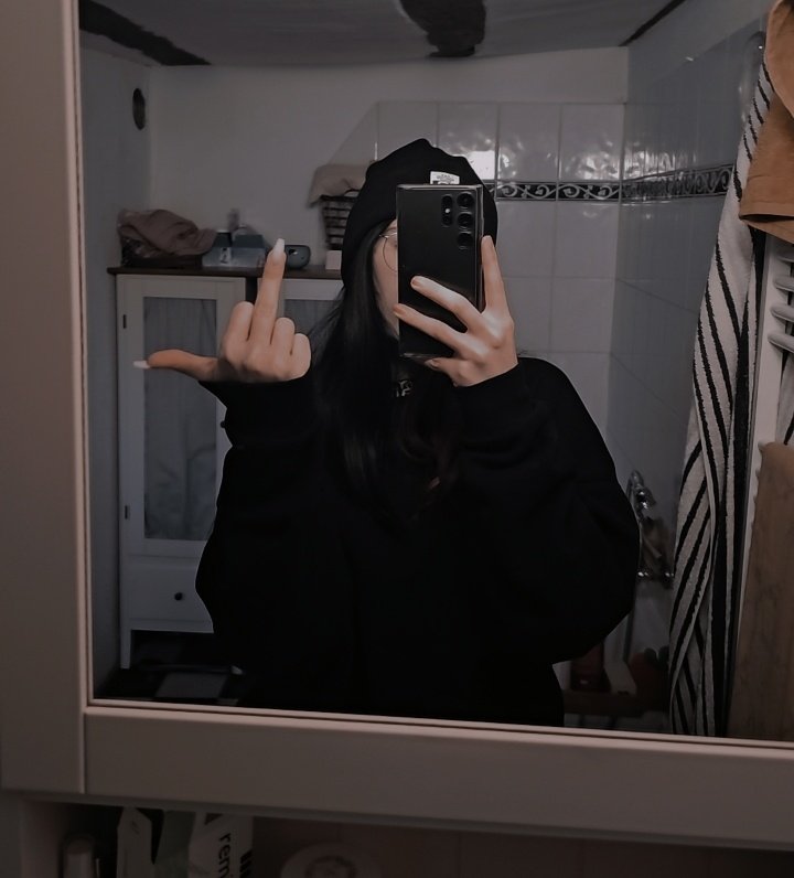 Herrin_Jana_4's tweet photo. Na du kleinschwanz hure💋
Ich habe so Lust auf eine #Schwanzbewertung 
Also für 10€ in die dms mit deinem mini🖕🏽
#findom #geldherrin #zahlsklave #sklave https://t.co/gUvpNSpoR0
