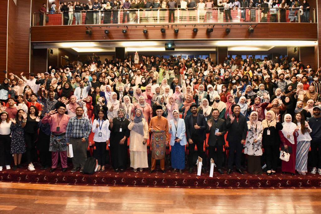 MohdShukriYajid's tweet photo. A pleasure to officiate the closing ceremony of @MSUMalaysia Finance, Investment &amp; Accounting Week #MFIA23 organised by #FBMP. Paving for a sustainable future through academic excellence and personal competency that reflects financial literacy as a competitive edge for #MSUrians. https://t.co/G28RcUBDdU