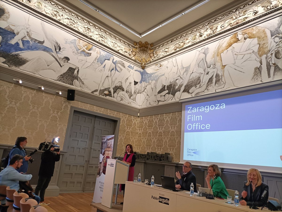 APPA-DRONES (@appadrones) on Twitter photo A partir del lunes la ciudad de <a href="/zaragoza_es/">AyuntamientoZaragoza</a> estrena web de la Zaragoza Film Office. Recurso indispensable para grabaciones de cualquier tipo en la ciudad, entre ellos los #drones. Gracias por la invitación a la presentación. A partir del lunes la ciudad de <a href="/zaragoza_es/">AyuntamientoZaragoza</a> estrena web de la Zaragoza Film Office. Recurso indispensable para grabaciones de cualquier tipo en la ciudad, entre ellos los #drones. Gracias por la invitación a la presentación.