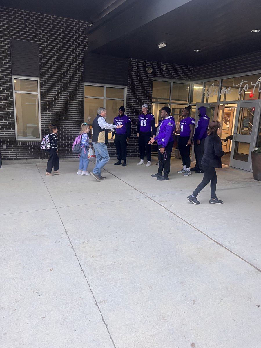 Thanks for having us out <a href="/ARaiderLeaders/">Austin Elementary</a> ‼️

High Five Friday 👋🎉

#CharacterDisciplineToughness