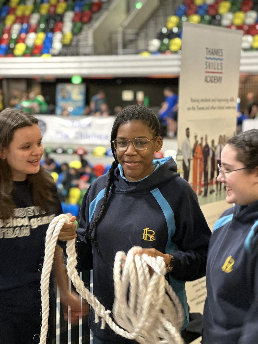 Well done to everyone who took part in TSA’s #RiverThamesQuiz  @LYRowing #NJIRC The winners shown here from @LaRetraiteSW12 scored an impressive 14/14 thank you @CoryGroupUK @thamesclippers @citycruises for donating prizes #maritimeUK  #careersonthethames #NationalCareersWeek