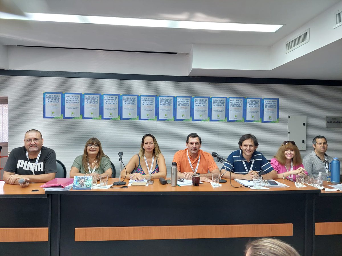 udocbacentral's tweet photo. 📍Barracas
Se dio inicio al Plenario de Secretarios/as Generales.
Apertura a cargo del  Sec. General Provincial @AlejandrooSalce.
Presente la Secretaria Adjunta @adrianamonje80  y demás miembros del Consejo Directivo Provincial y Secretarios/as Generales Distritales. https://t.co/zi5FaUvOot