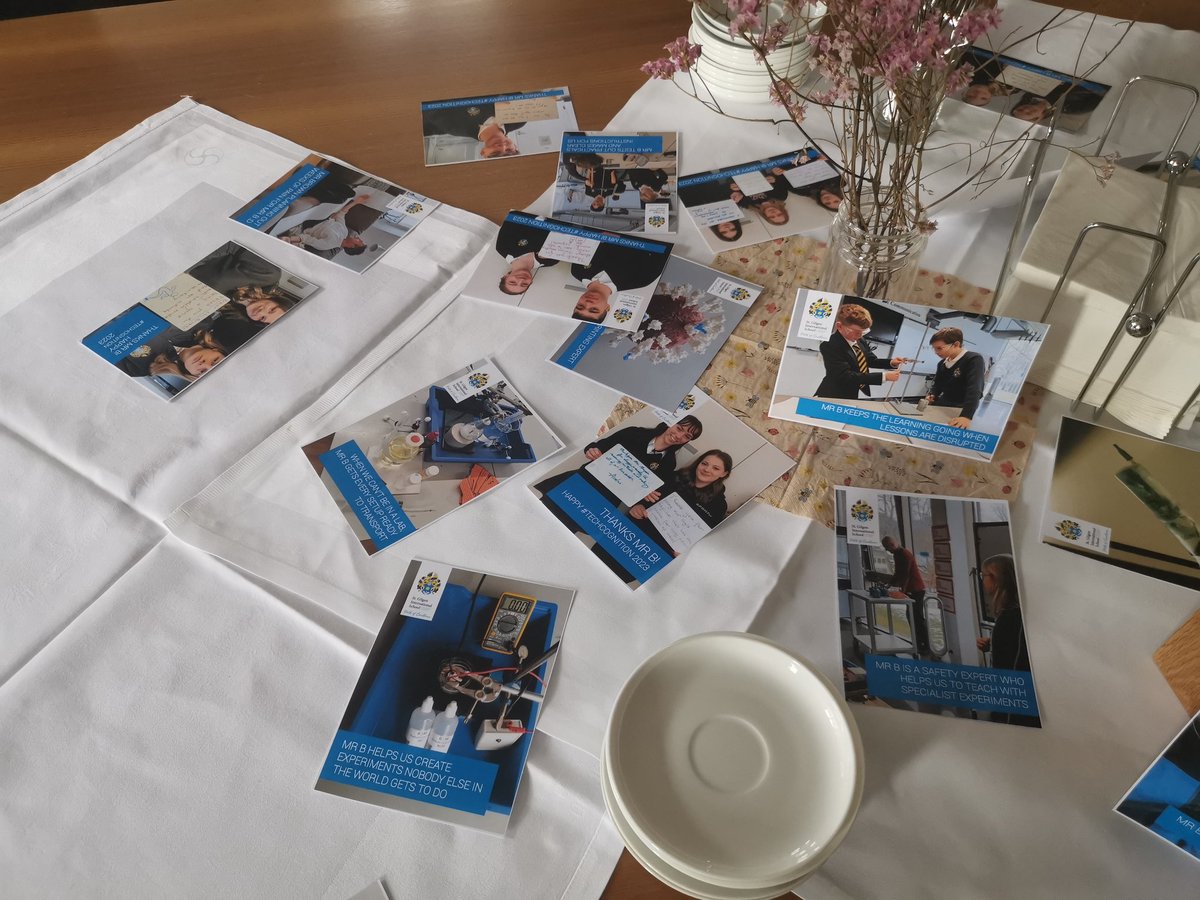 drbrazier's tweet image. Lovely display in the staff room for me for #TECHOGNITION day, all put together by @declanfleming. Includes thanks from students and a few of the things I&apos;ve done.