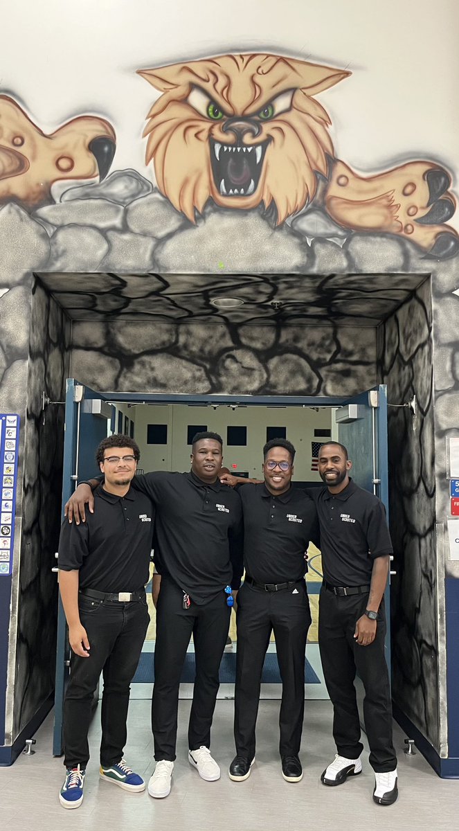 UnderscoutedF's tweet photo. My brothers, we ride together! UnderScouted was started to help student-athletes from exposure to building them up. We work together, coach together, we are family. We finished 12-2 and loss in the championship game. But we won in building the next generation. #underscouted #team https://t.co/6lCwz2wJkC