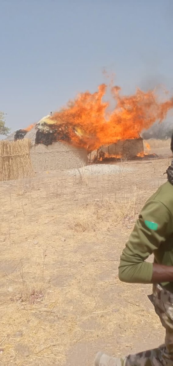 defencemediaops's tweet photo. #DDMOUpdate
#OPHD #OPWS #NorthWest
Troops of Op HADARIN DAJI, and WHIRL PUNCH in seperate raids on 3 March 2023, destroyed many bandit camps around Tukurua area in Chikun LGA of Kaduna State, Zago village in Mariga LGA of Niger State and Jengeme in Gusau LGA of Zamfara State. https://t.co/6CKeLyoUsN