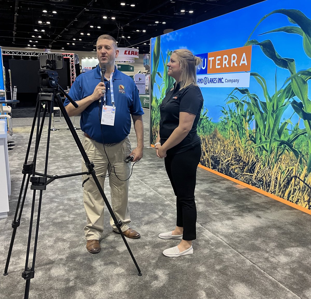 General session might not start for another hour but we’re busy with interviews at the Truterra booth 931 at <a href="/ComClassic/">Commodity Classic</a>! Stop by if you’d like to talk #Sustainability and #SoilHealth! <a href="/FarmtoFork4u/">Mariah Murphy</a>