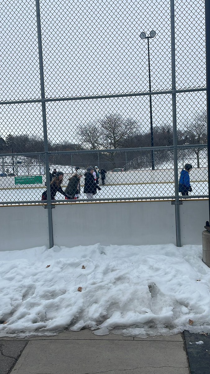 larodrigue3's tweet photo. Friday morning skate with my babies ♥️ https://t.co/zGHpbIurVB
