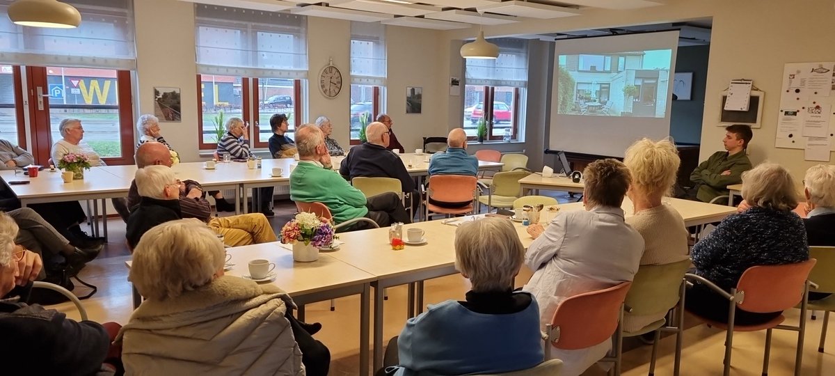 Vanmiddag samen met <a href="/Ambachtveilig/">Ambacht Veilig</a> presentatie #babbeltruc gegeven. Helaas nog steeds nodig #seniorenenveilgheid