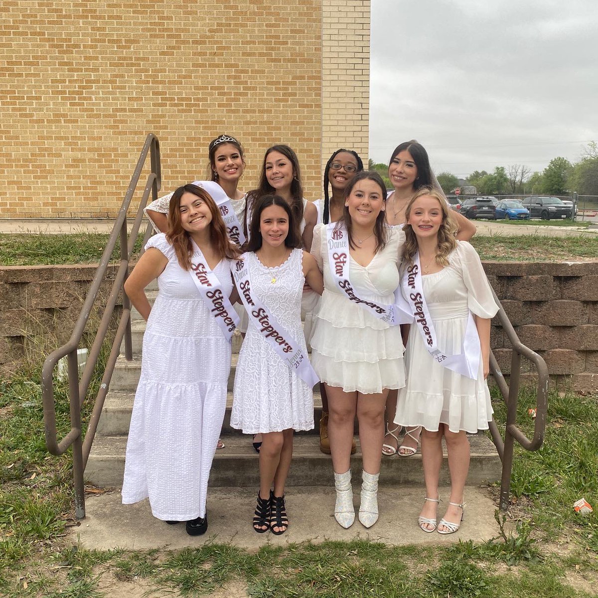 jmhstarsteppers's tweet photo. Proudly introducing our 2023-2024 JMHS Star Steppers Dance Team โจ#starsteppers #peakpotential https://t.co/0UrDOEOwZH