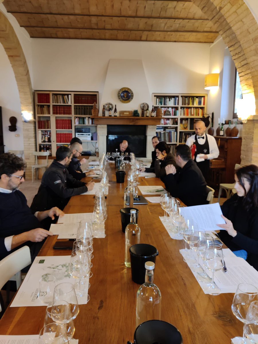 Oggi si è tenuta la Commissione interna degli enologi che hanno degustato in anteprima la vendemmia 2019, e che sarà seguita poi dalla Commissione esterna. Da qui verrà fuori l’atteso punteggio sulla nuova annata.