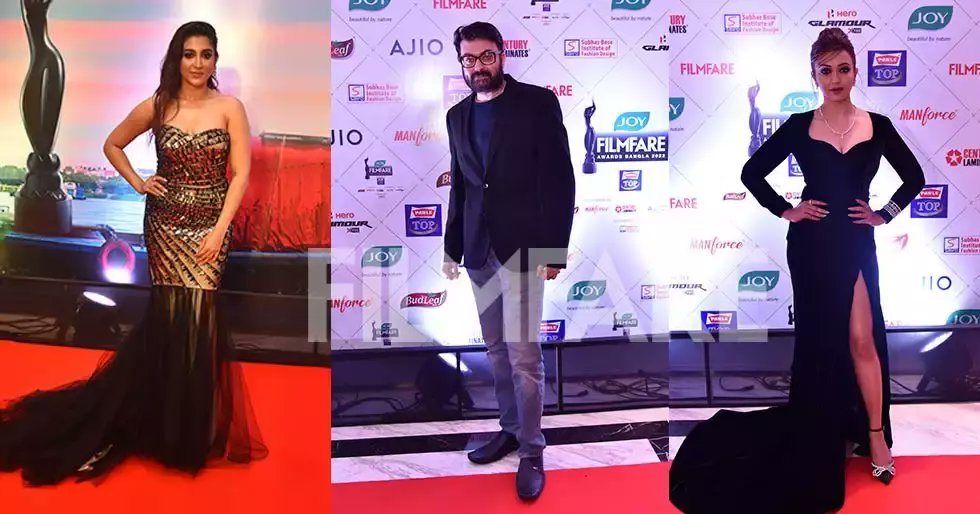 #OindrilaSen, #SahebChatterjee and #KoushaniMukherjee arrive on the red carpet at the #JoyFilmfareAwardsBangla 2022.
bit.ly/3JrC5GF