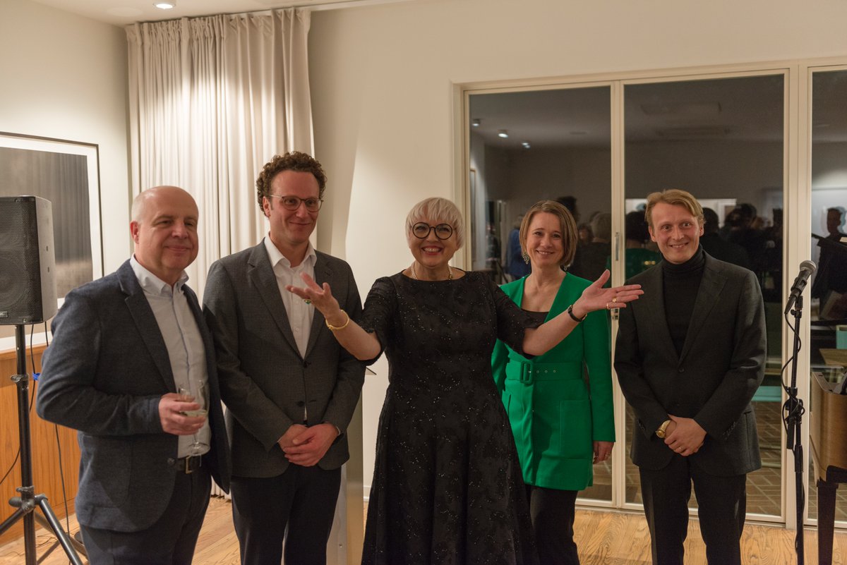 We were delighted to welcome the German Minister of State for Culture & the Media Claudia Roth (@BundesKultur) at the Thomas Mann House last night! We are grateful for moving speeches & inspiring performances by @GAlmadhoun & @holdengraber & @ebowsbazar🇩🇪🇺🇸#arts #democracy