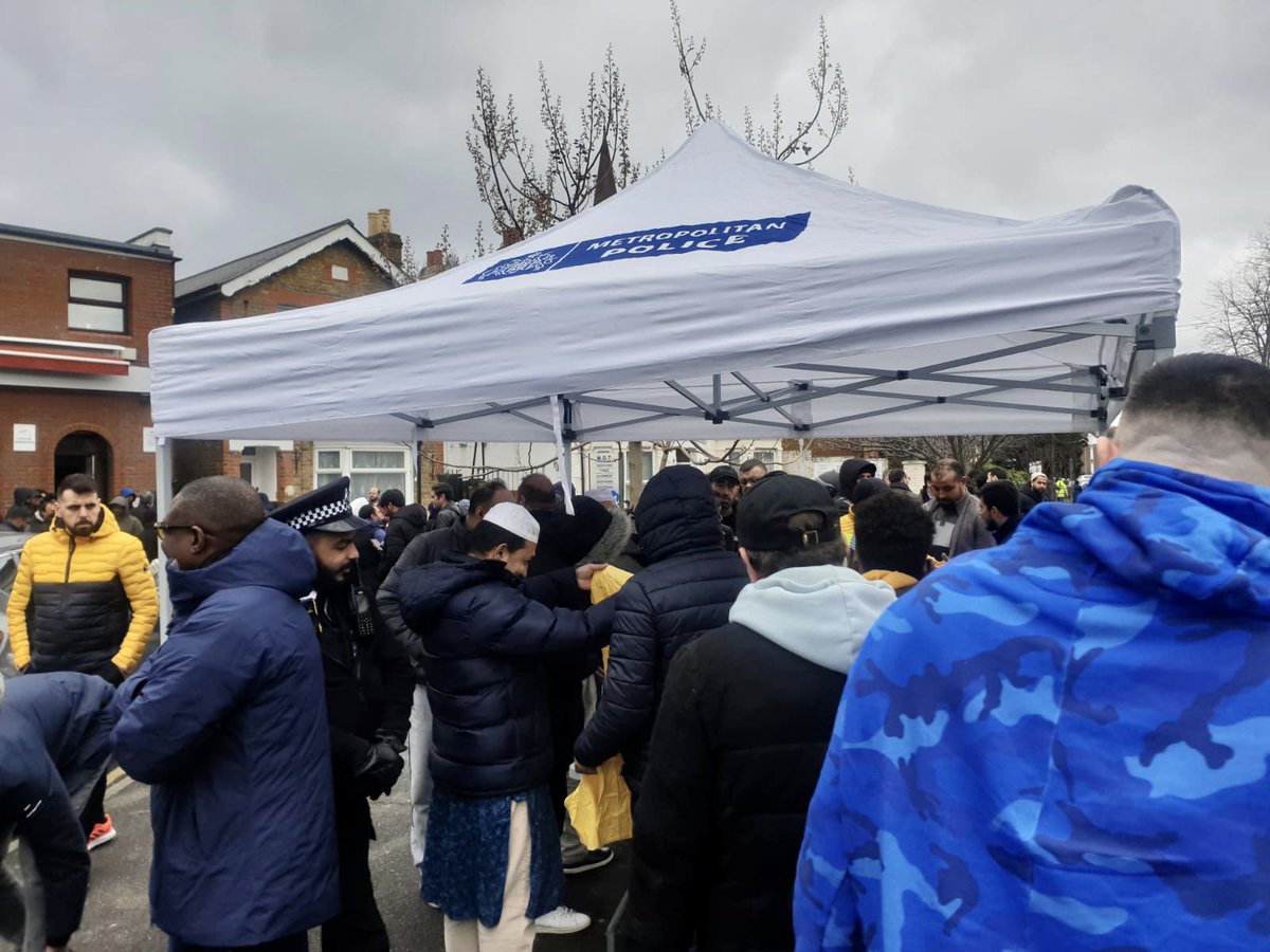 MPSCanbury's tweet image. ✨Crime Prevention Stall✨
Team Canbury Gardens had a very positive response today at our Kingston Mosque 🕌 Hate Crime Prevention Stall with the kind support of SW Outreach team
#localpolice #saferneighbourhoods