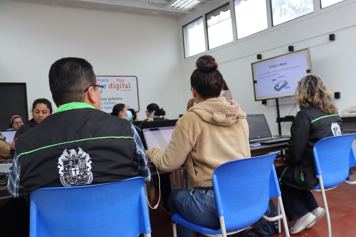 FusagasugaTIC's tweet photo. #Capacitaciones | 🙋‍♂️ Así avanza nuestra capacitación en Informática Básica, donde funcionarios de la Administración Municipal adquieren conocimientos en ofimática y herramientas de computación. 👌👨‍💻

#FusagasugáViveEnTic
#ConLaFuerzaDeLaGente https://t.co/VMnIEwB0ST