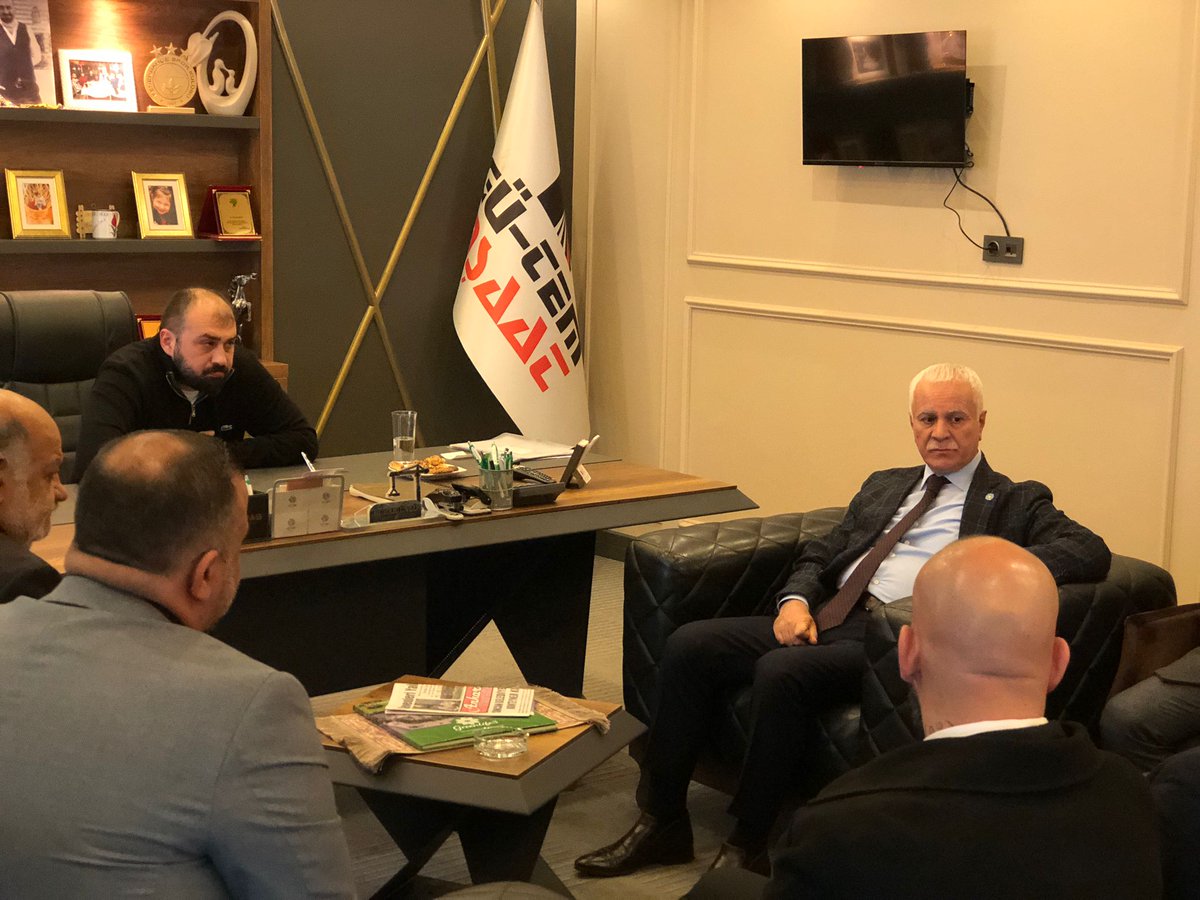 korayaydintr's tweet photo. İYİ Parti Mamak ilçe başkanımız @SmmmUmitYildirm Bey ve arkadaşlarımızla,
bir süre önce vefat eden iş insanı Orhan Ünlü Bey için,
Ünlü İnşaat firmasına taziye ziyaretinde  bulunduk.
Merhuma Allah’tan rahmet ailesine başsağlığı ve sabırlar diledik.
Ruhu şad,
mekânı Cennet olsun.🇹🇷 https://t.co/aJtRsZHMrR