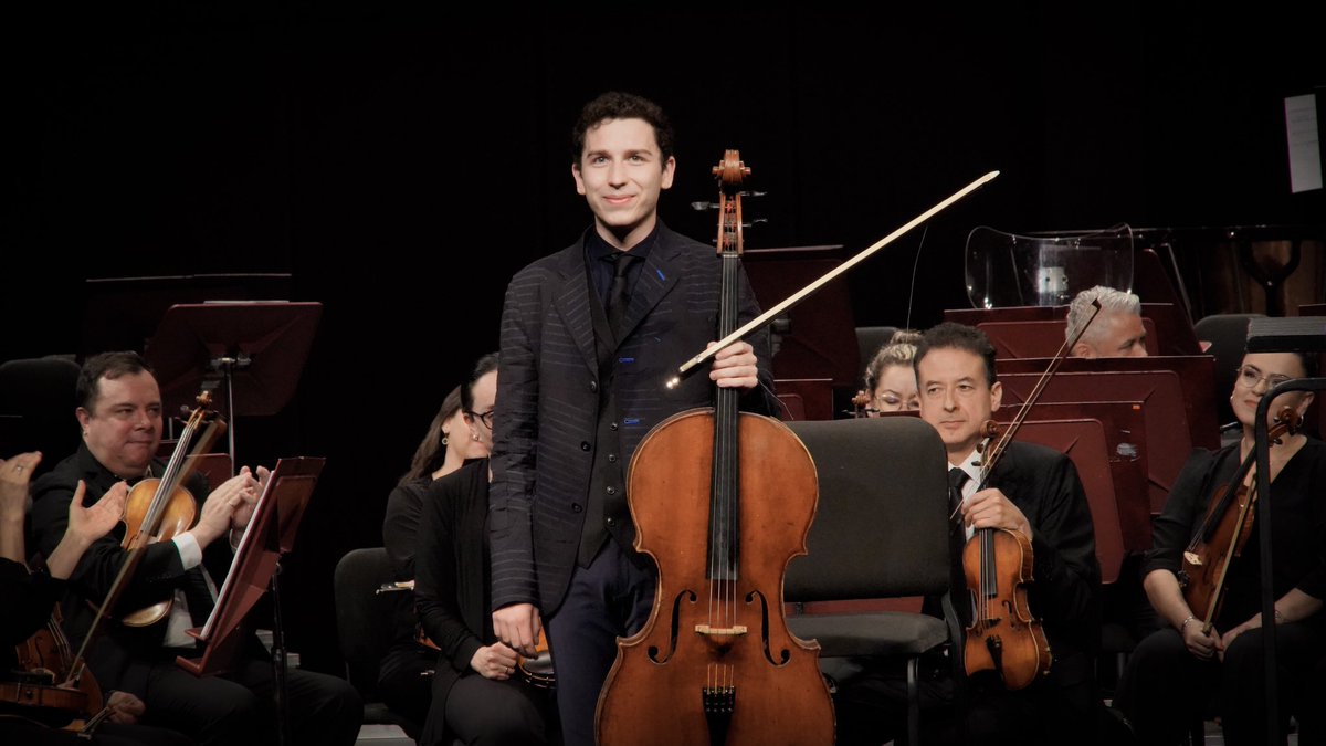 SinfonicaCol's tweet photo. ¡Qué belleza de música la que vivimos anoche en el Teatro Colón! Bajo la dirección del maestro Yeruham Scharovsky, presentamos tres increíbles piezas: ‘Brahmsiana’ una fanfarria para metales y timbales de la compositora española Laura Vega, https://t.co/78csVPxBgB