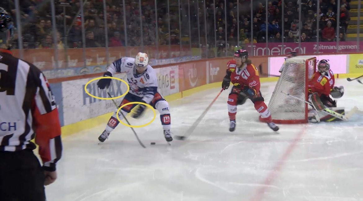 GSHClive's tweet photo. @GregBeaud La ligue a quand même rajouté des cercles pour bien visualiser. https://t.co/s9f0bpZAYm https://t.co/XF86e2UV9G