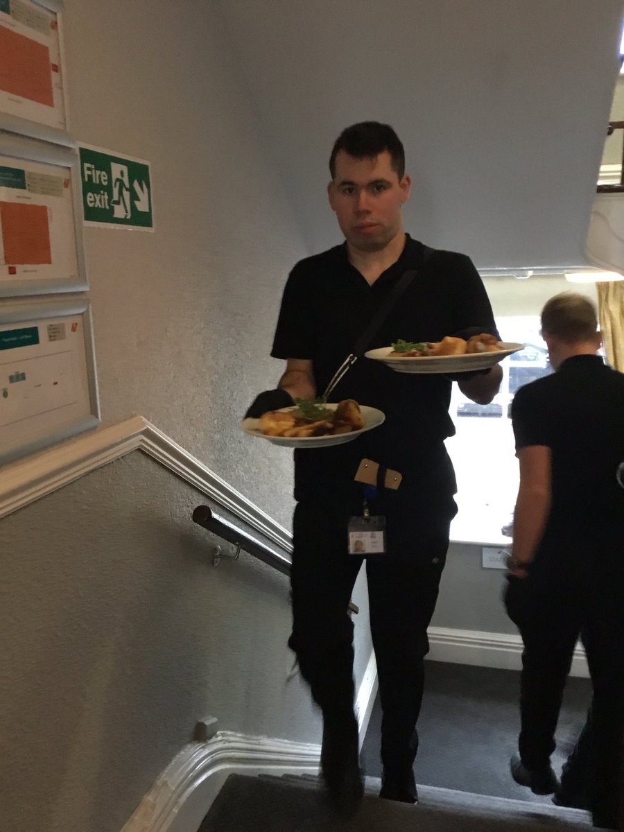 LearnersFoxes's tweet image. I want to be a waiter and take food orders. I carry the food safely and make drinks on the bar from James @CareersWeek 

#NCW2023 #NationalCareersWeek #WorkReadyLifeReady