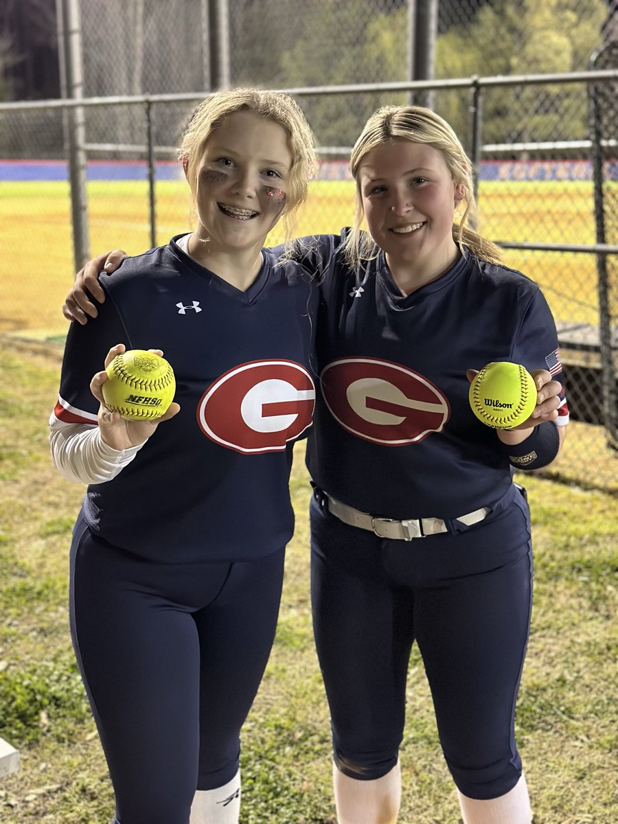 AubMitchell2026's tweet photo. First Grassfield scrimmage, started off the season strong . Freshman power with me and @Ahnaroddy2026  hitting homers. Got some action at 3rd base and Right field. CANT WAIT FOR VARSITY SEASON!!! @CoachJenMac @whitjones25 @OhioStateSB  @CoachBrundage @umichsoftball @CoachKvilhaug https://t.co/wqgpBzZFwB