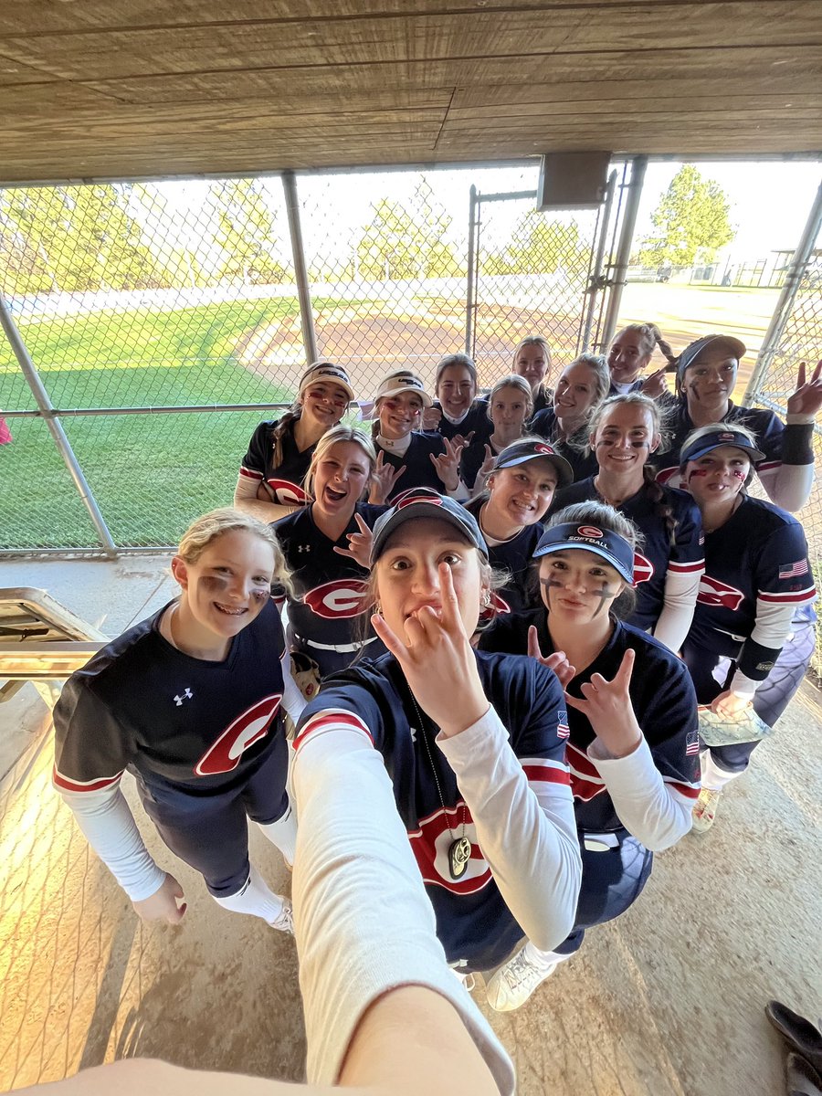 AubMitchell2026's tweet photo. First Grassfield scrimmage, started off the season strong . Freshman power with me and @Ahnaroddy2026  hitting homers. Got some action at 3rd base and Right field. CANT WAIT FOR VARSITY SEASON!!! @CoachJenMac @whitjones25 @OhioStateSB  @CoachBrundage @umichsoftball @CoachKvilhaug https://t.co/wqgpBzZFwB