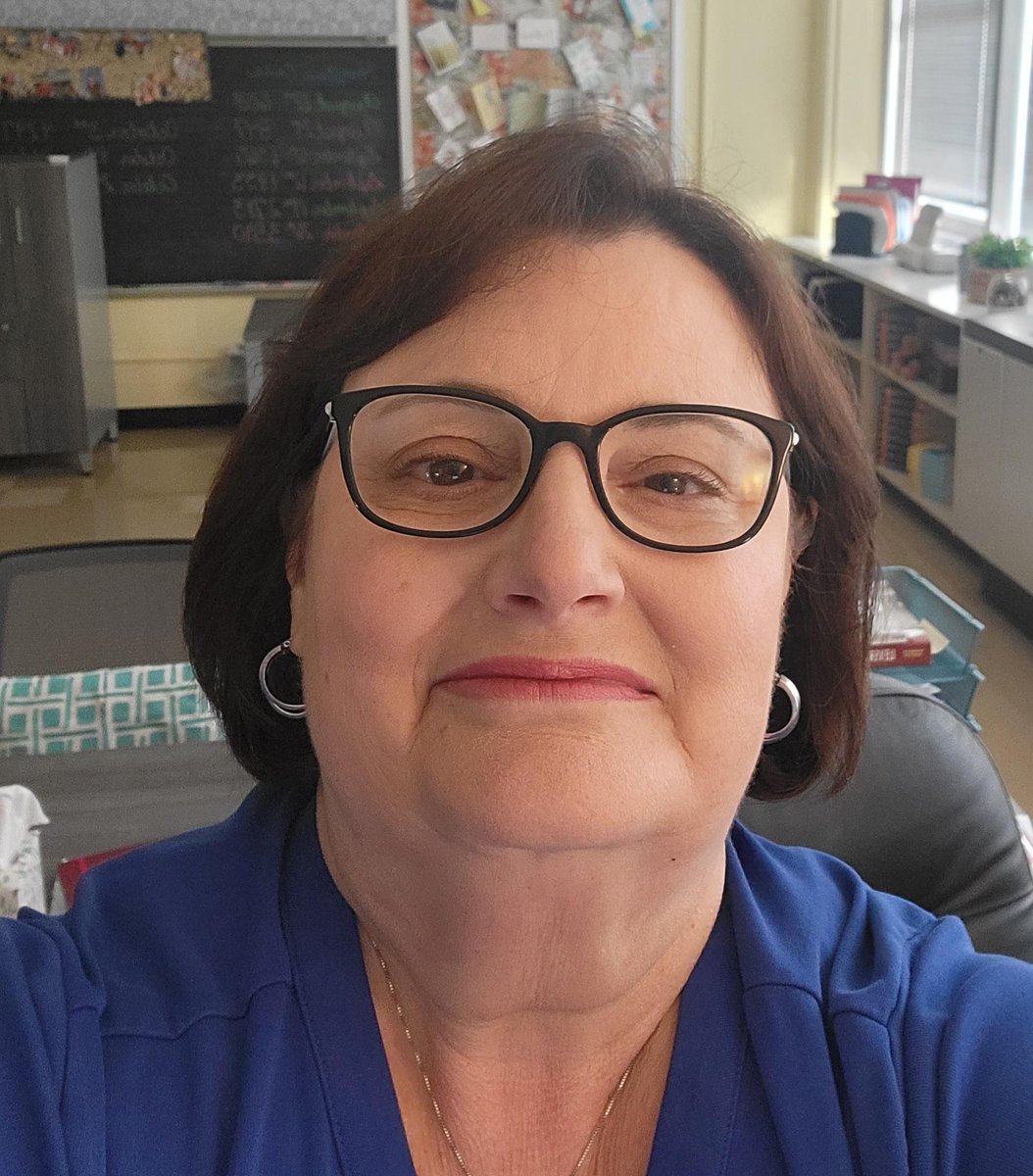 GlendaCalloway1's tweet photo. Who has their blue on today to show their support for International SEL Day?  I Do!  #SELday @SELHISD @HISD_ACC @HISDHEO @HISDStudentSpt @HoustonISD https://t.co/HJAXzl2gFo