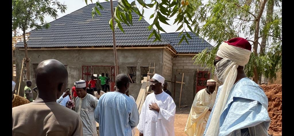 FadilBayeroMoh1's tweet photo. 🕌📿 Comme tous les vendredi , je me suis rendu à la Mosquée de #Lainde pour la prière et suivre les travaux🏗 https://t.co/NOYp25r4ak