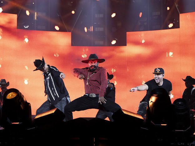 CallmeChoko tweet media