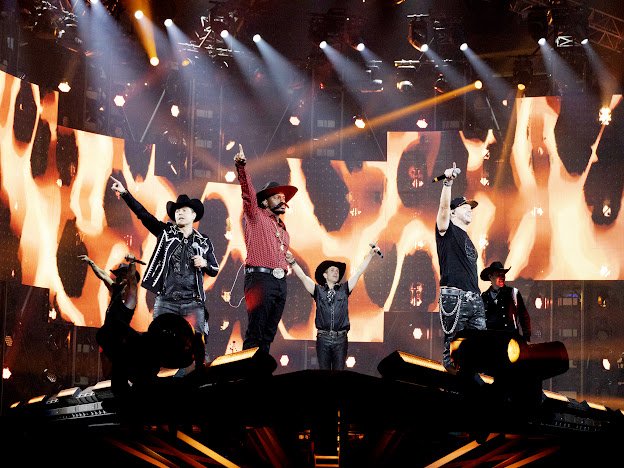 CallmeChoko tweet media