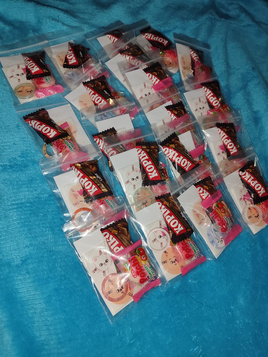 Jomshidae's tweet photo. Maniac Tour in Manila Freebies by me :3 

✨ each set includes:
1 Homaika ring, Skzoo Stickers, candies, random official POB

✨strictly 1:1

✨ like and RT to reach more stays 

🗓 Day 2- march 12, 2023

#SKZinMNL2023 #MANIAC_IN_MANILA https://t.co/1dhHFVC7bb