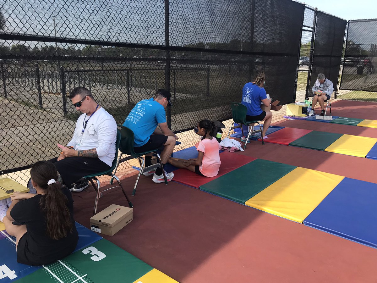GKellermeier's tweet photo. What a great day for Elementary Fitness Festival! #VCSPE teacher rockstars work the events, such a great team.  Good luck to all the athletes, thank you to the organizers! @volusiaschools https://t.co/3jMXU861yN