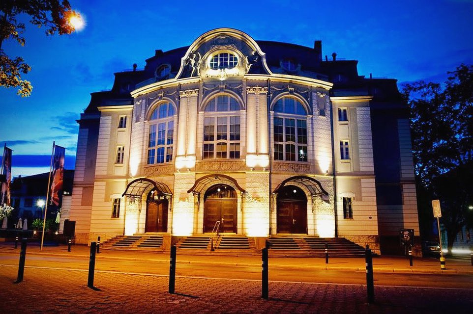FlyingPickets's tweet photo. St Gallen Tonhalle… we ARE with you tonight! After a long 3 year #COVID19 wait, we’ll be seeing you later tonight!! 🎉👍😎
#OnlyHumanTour #acappellamusic #bahdahdahdah #onlyyou #schweiz #stgallen #acappella #newmusic https://t.co/cai6pNanzm
