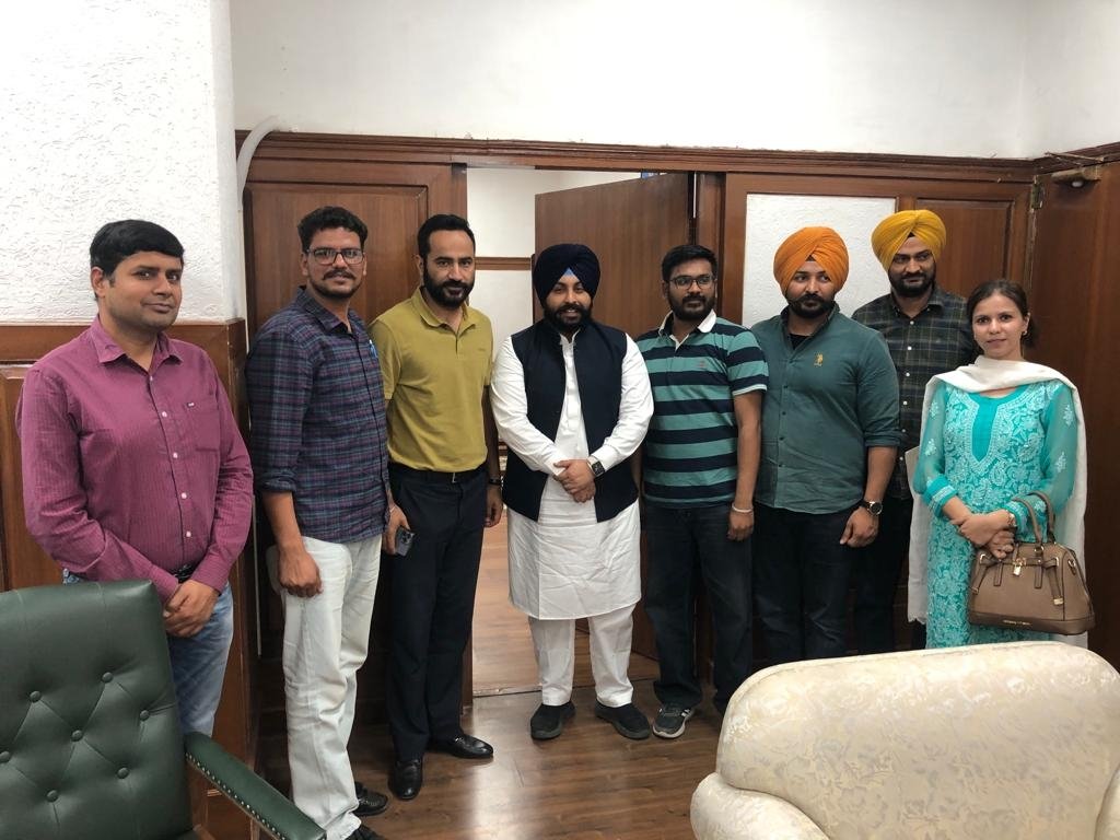 1158APFront5aab's tweet photo. We are sincerely grateful to Hon'ble HEM @harjotbains Ji, for giving us an urgent meeting and patient hearing and ensuring us every possible support to complete 1158 recruitment. 
We also truly thank @meet_hayer, formerly HEM for his invaluable supprt throughout
#Justice_For_1158 https://t.co/z5MOaMODig