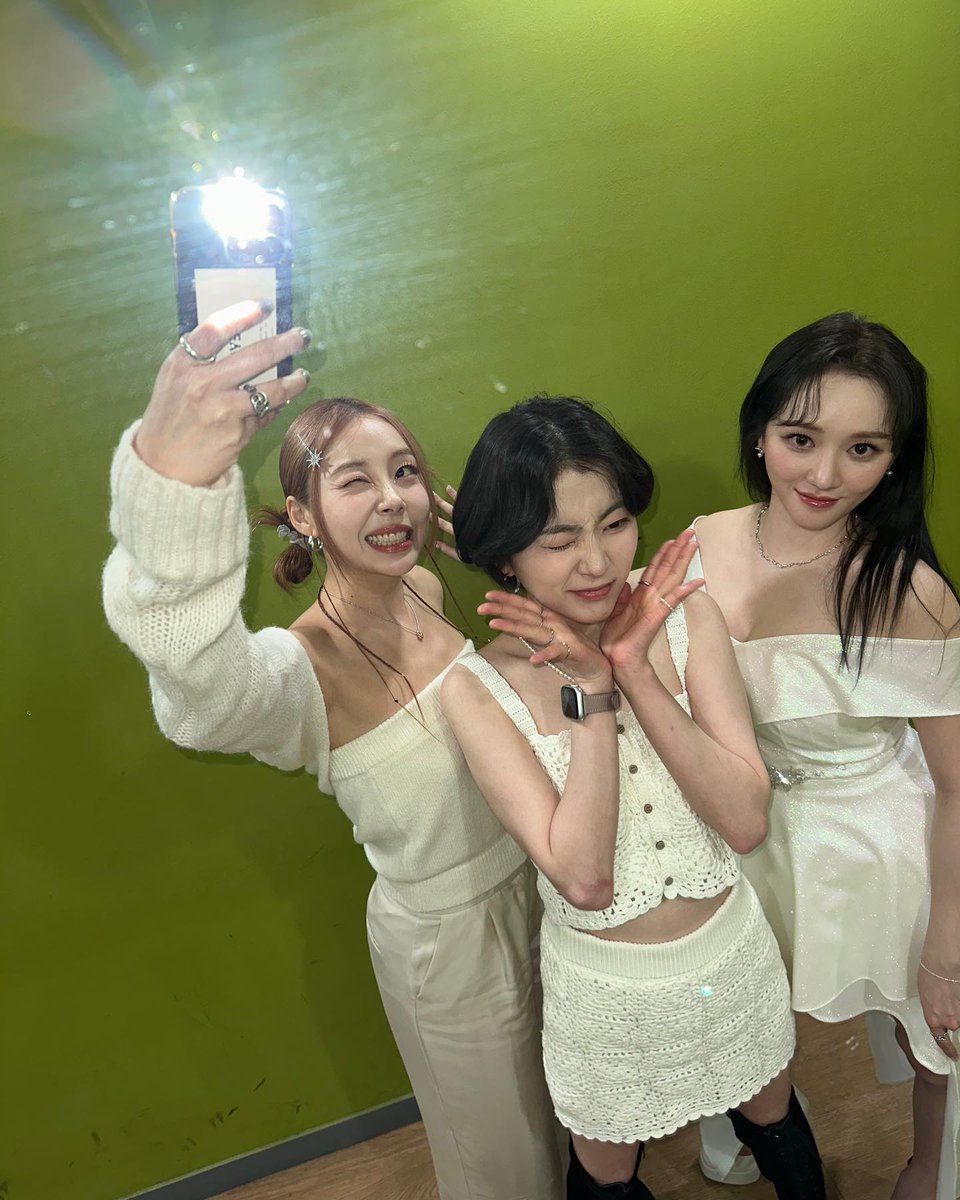 LC_Sinformation's tweet photo. 230309 Zuny's Instagram(2)

https://t.co/L9fP9Q4stL

@LC__zuny @LC__Ashley @LC__Sojung #LADIESCODE #레이디스코드 #ZUNY #주니 #KIMJOOMI #김주미 #ASHLEY #애슐리 #CHOIBITNA #최빛나 #SOJUNG #소정 #LEESOJUNG #이소정 #10YearsWithLadiesCode #10YearsLavingYou https://t.co/RR3Yuh4J0W