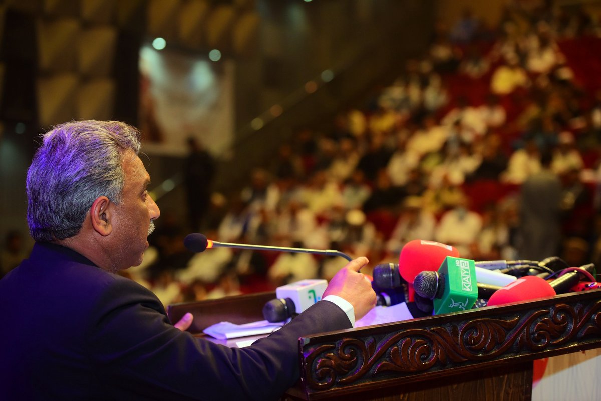 ANPMarkaz's tweet photo. لطیف لالا یادگار ٹولنہ کی جانب سے نامور قانون دان اور سپریم کورٹ بار ایسوسی ایشن کے سابق صدر عبدالطیف آفریدی (مرحوم) کی یاد میں تعزیتی ریفرنس۔صدر پشاور ہائیکورٹ بار ایسوسی ایشن اور ملگری وکیلان کے نامزد صدارتی امیدوار  2023-24 رحمان اللہ خان ایڈوکیٹ خطاب کررہے ہیں۔ https://t.co/gJ4eqL4c0C