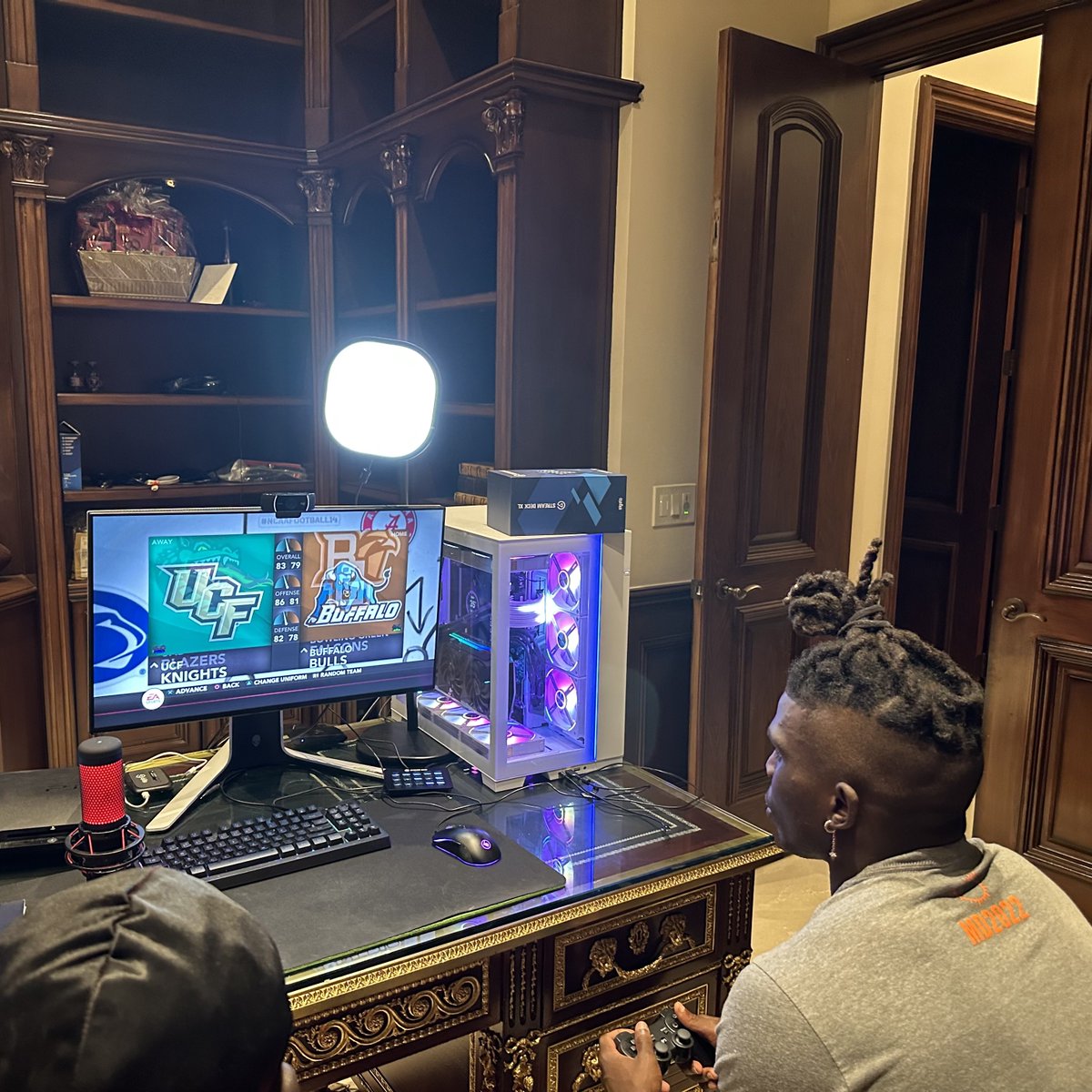 KIRNEILL's tweet photo. We setup the FPS Demon last night for @cheetah 

The PC had to be fast enough to keep up with him 🚀 https://t.co/JStCBkCxl4