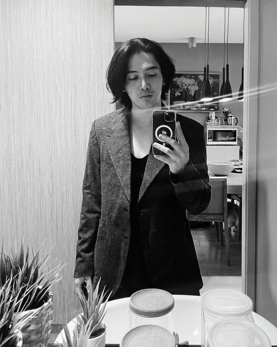 MaxJenmana's tweet photo. ตอนนั้น คิ้วบอย
ตอนนี้ แซดแมน https://t.co/QHpneBiwas