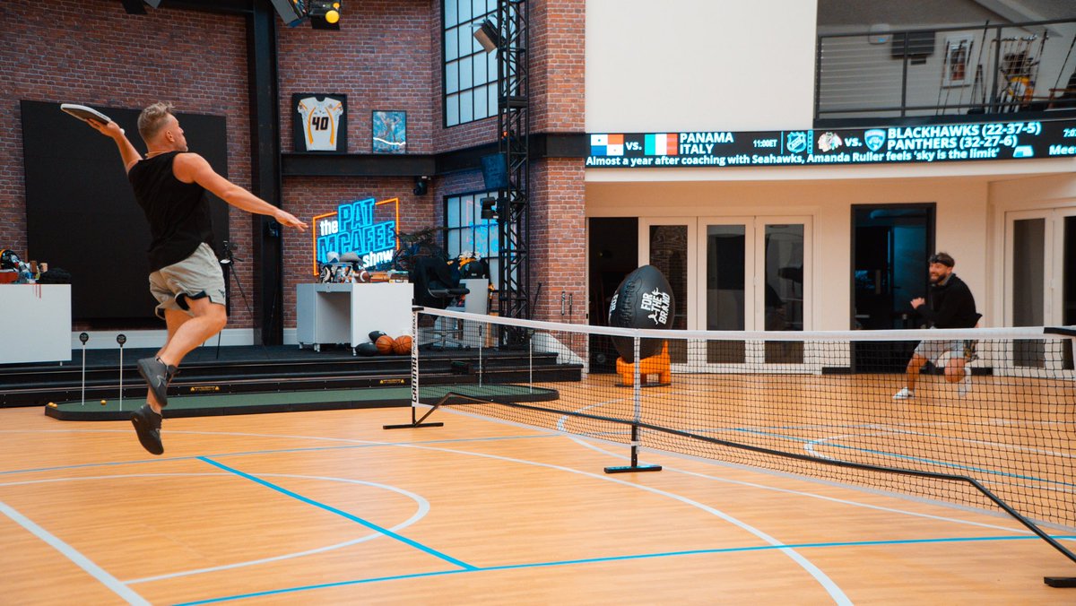 Good morning beautiful people

A lot of things have been done the same way 4 a long time

“Why is it done that way?”

“Its always been done that way” somebody somehow says w/ a straight face

Don’t be scared 2 break the mold a bit if it makes you a better you

Let’s have a FRIDAY