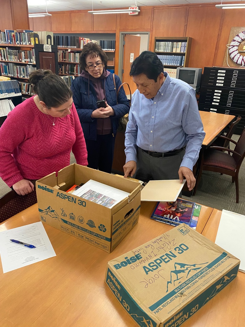 APL_CLHistory's tweet photo. We are grateful to Jorge Venegas for donating his materials from the Arlington Bolivian Soccer League to the CLH's Community Archive! ⚽️ 
These items will help document the history of Arlington's vibrant Latino community. #REALarchives #futbol 

https://t.co/tORlLEi66p https://t.co/OeVzrrNZoQ
