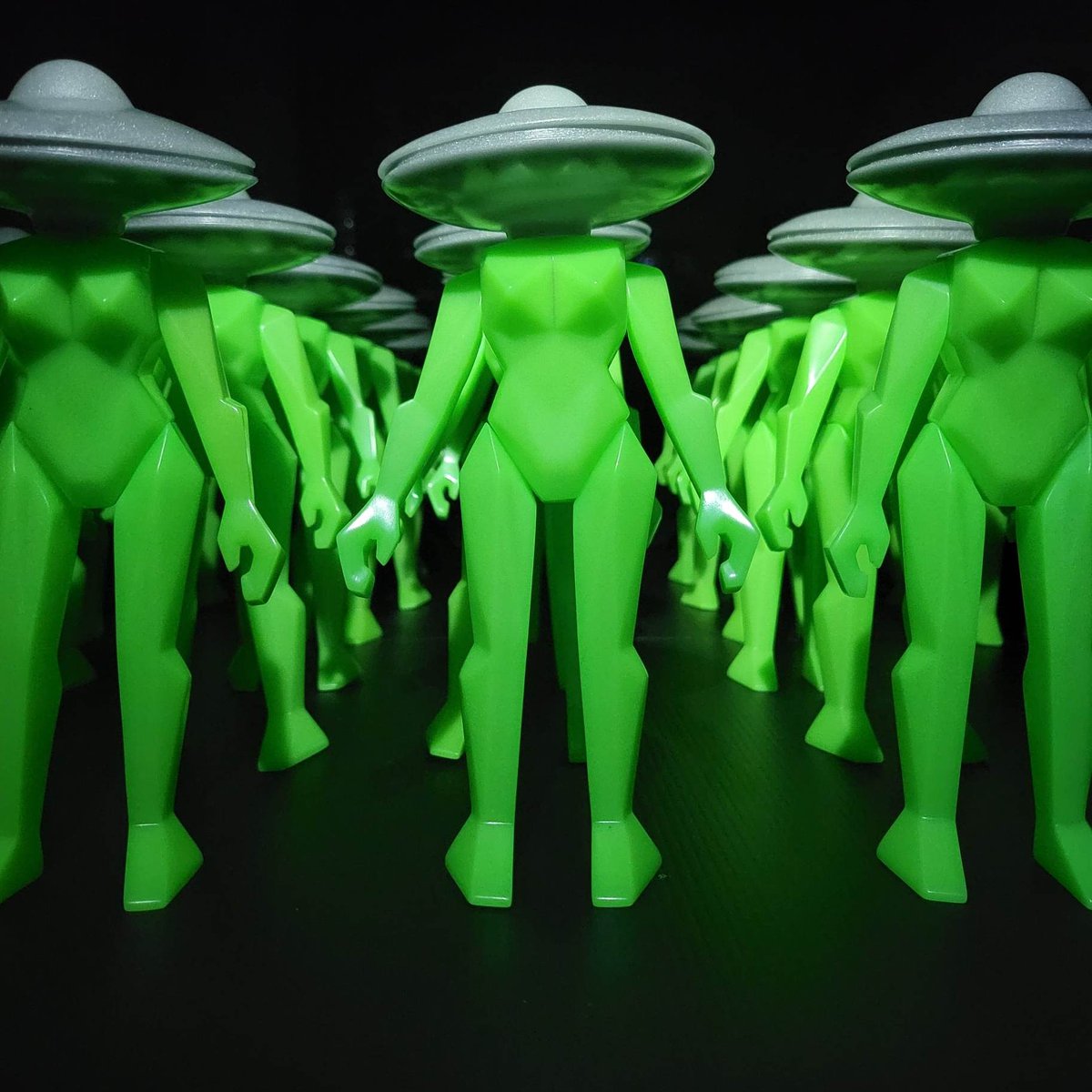 Dreweyes's tweet photo. POLYSAUCER LAUNCHES TOMORROW AT SUPERJUMBO (AURORA, IL)! 🛸💚
#POLYSAUCER #SOFUBI #SOFUBIFORSALE #VINYLFIGURE https://t.co/D3czP7Kq7r