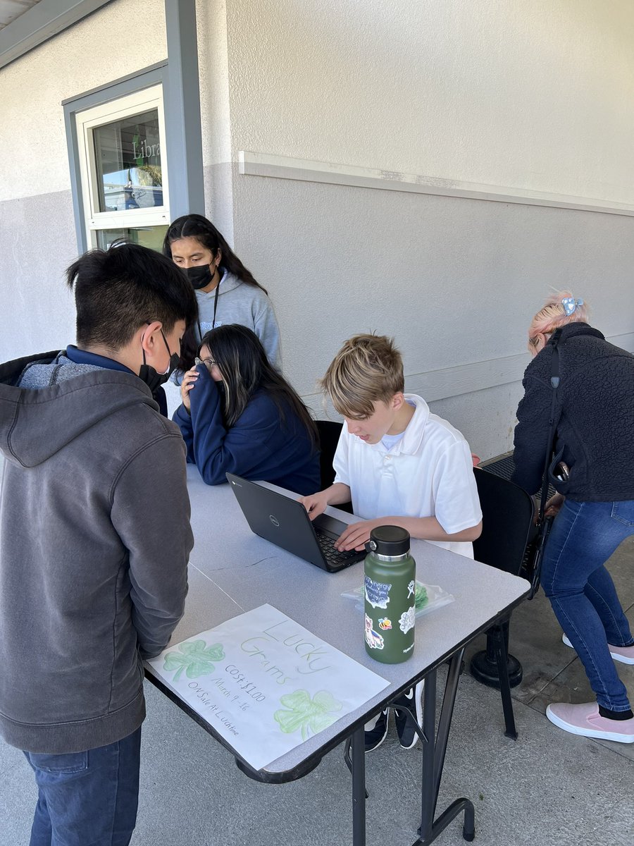 AlvarezRice's tweet photo. ✨Circle of Friends💫The Path to Inclusion✨Thursday’s 🙌🏼Yesterday the 6th graders were selling Lucky 🍀 for $1-during their lunch time.  It was a success and they had so much fun 🤩.  @hesdpride @EOGreenHornets @dcastellanohsd @cof_green https://t.co/HfB3LY15oq