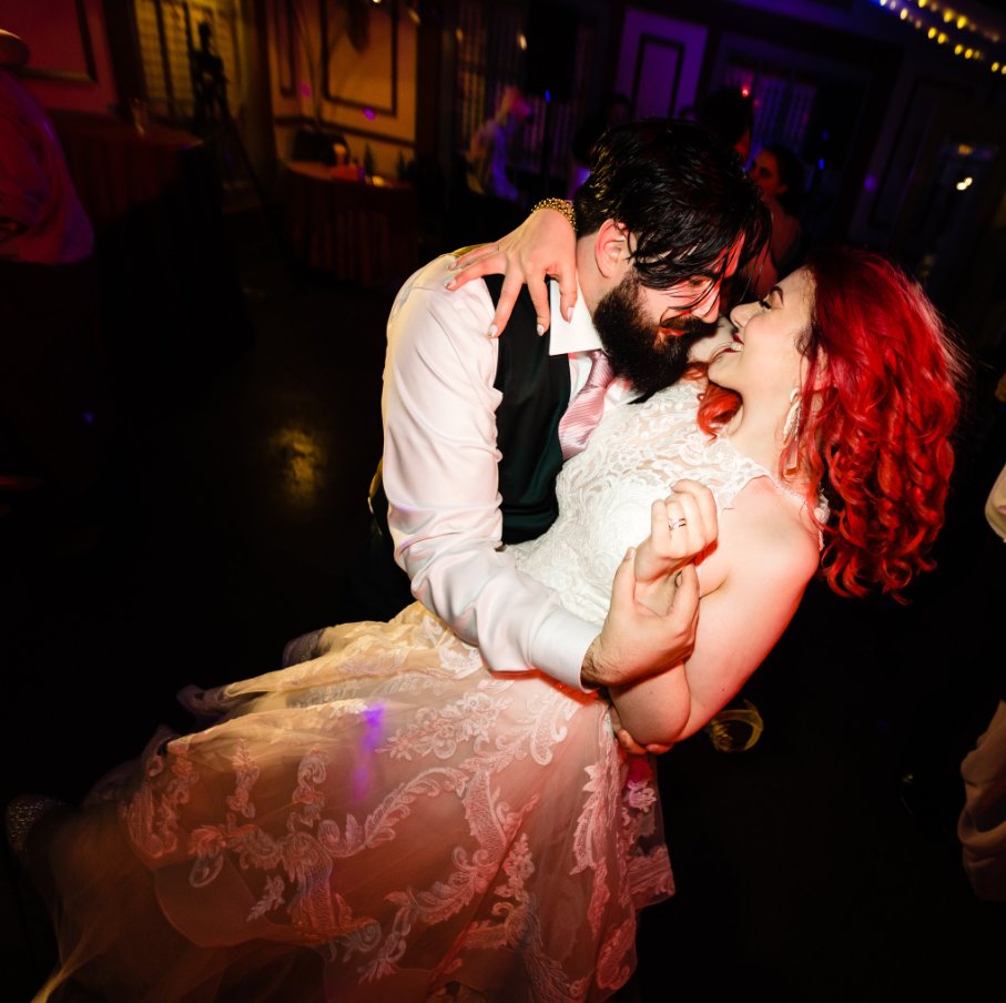 FeastCaterers's tweet photo. Cheers to all of the couples tying the knot this weekend! Congratulations! 🥂💕 #weddingweekend #hudsonvalley #hudsonvalleyweddings #weddingvenue

Photo by @frameyourlovephotography https://t.co/bIIU4ZbfOb
